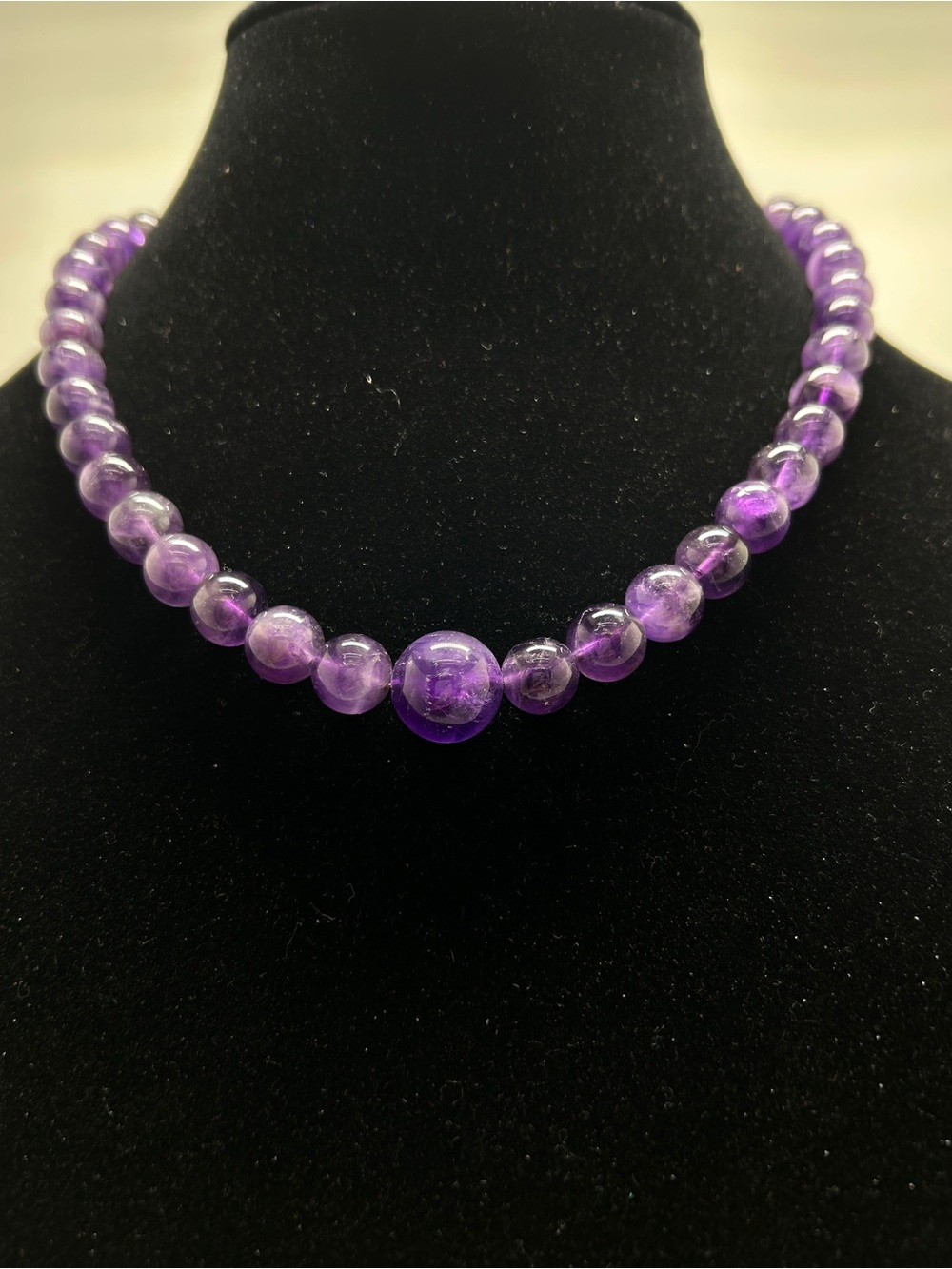 Vintage, Purple Graduated Glass Beads Short Necklace, Stunning